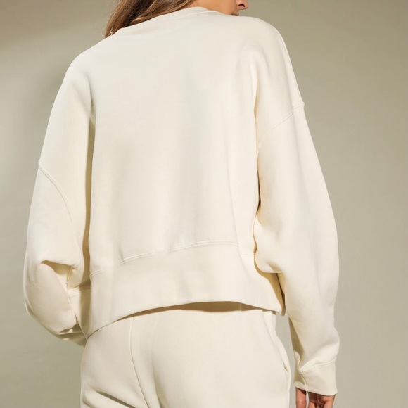 Nike Sportswear Essential Crewneck in Coconut Milk - Picture 4 of 12